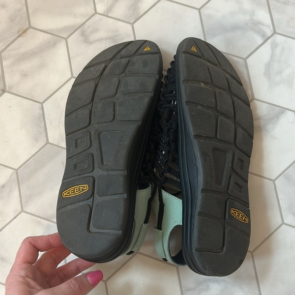 Keen Uneek Sandals - Year of the Dragon, Size 40/9.5 - Picture 4 of 6